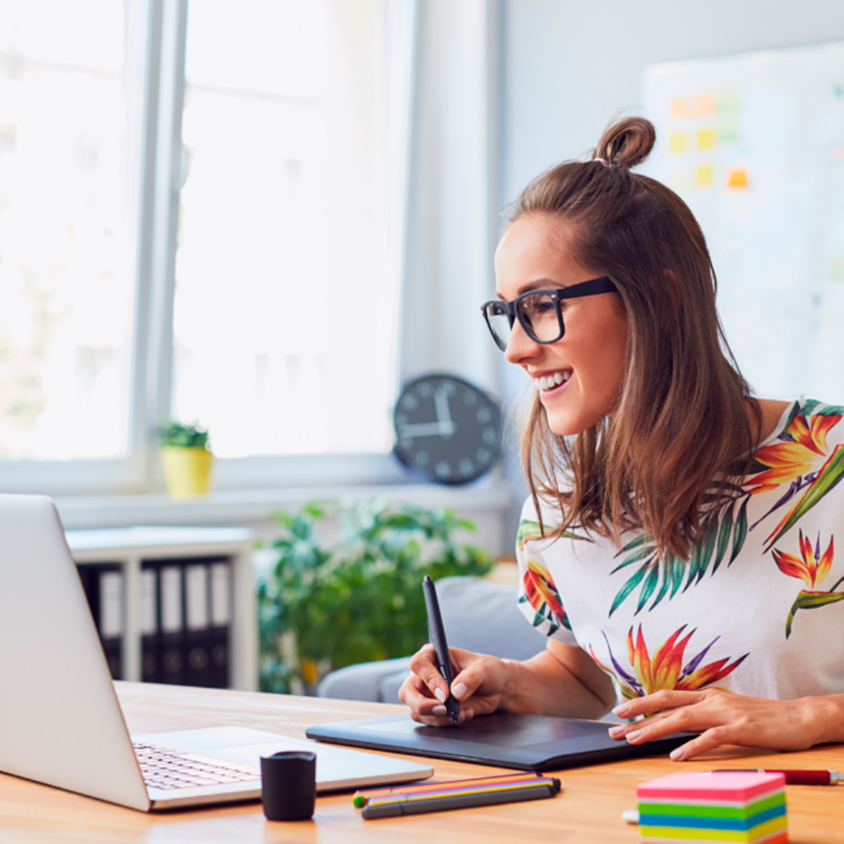 imagen principal muejer con celular